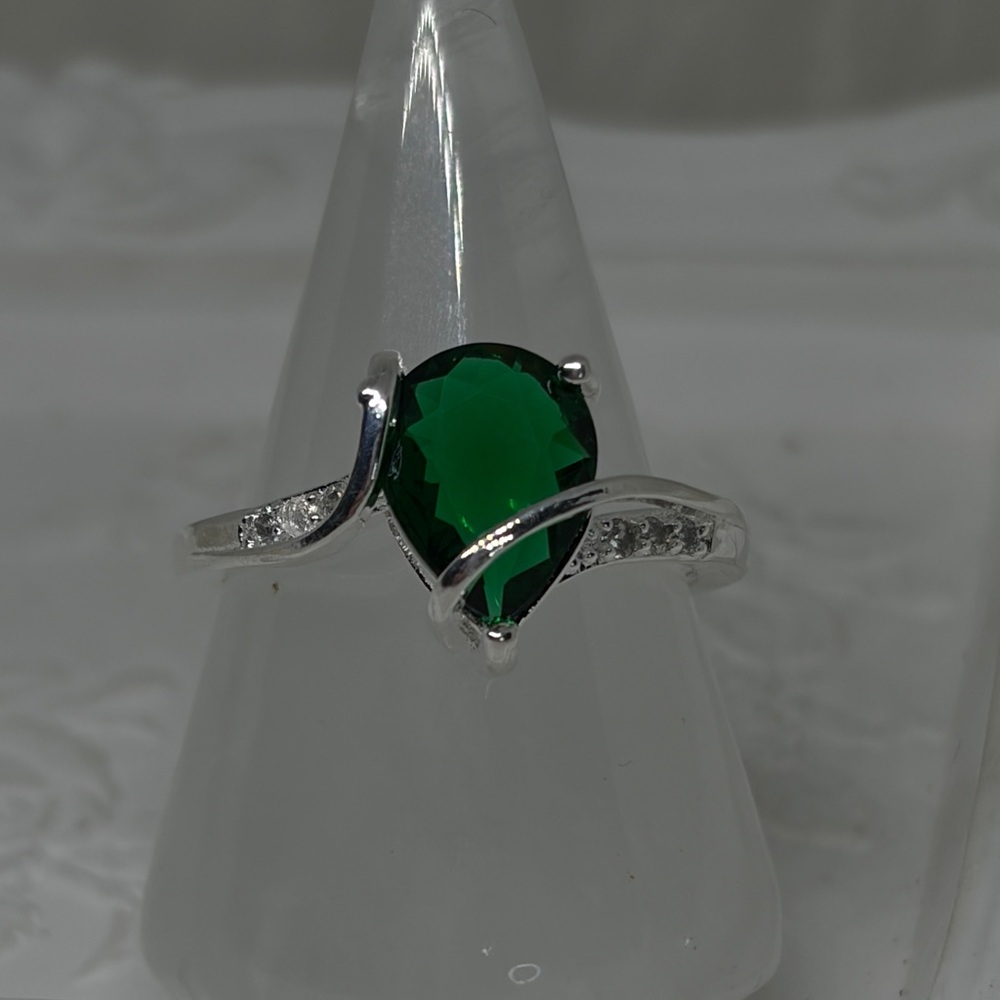 925 Sterling Silver Created Emerald Teardrop Ring Sz 8 | Romantic May Birthstone